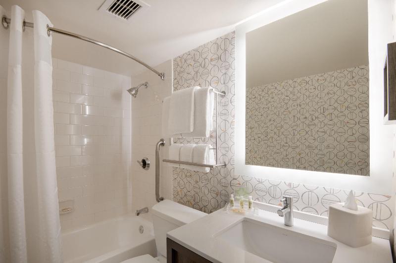 חדר סטנדרט עם מיטת קינג, Holiday Inn Denver East, An Ihg