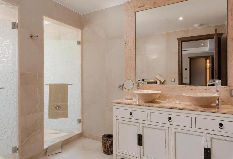 Вилла 4 Спальни, Royal River, Luxury Hotel   Adults Only