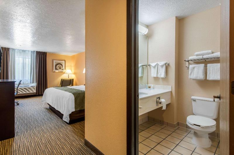 Люкс Кровать Кинг, Quality Inn & Suites Albuquerque North Near Balloon Fiesta Park