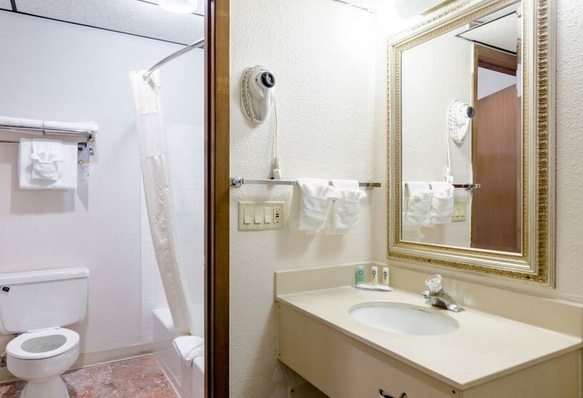스위트, Quality Inn & Suites Salina