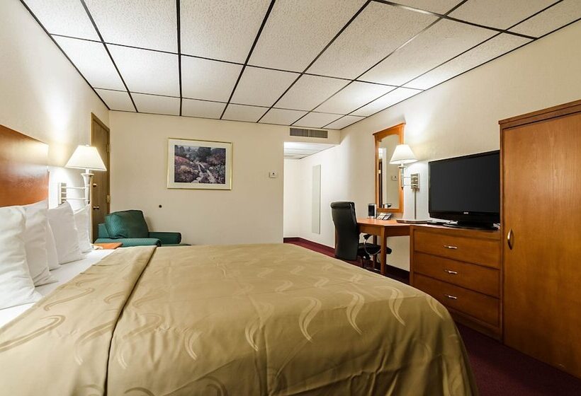 스위트, Quality Inn & Suites Salina