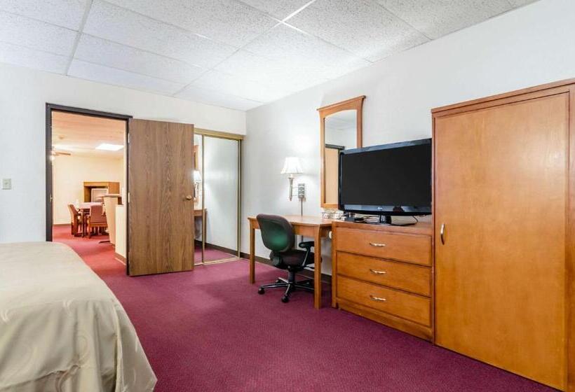 스위트 킹사이즈 침대, Quality Inn & Suites Salina