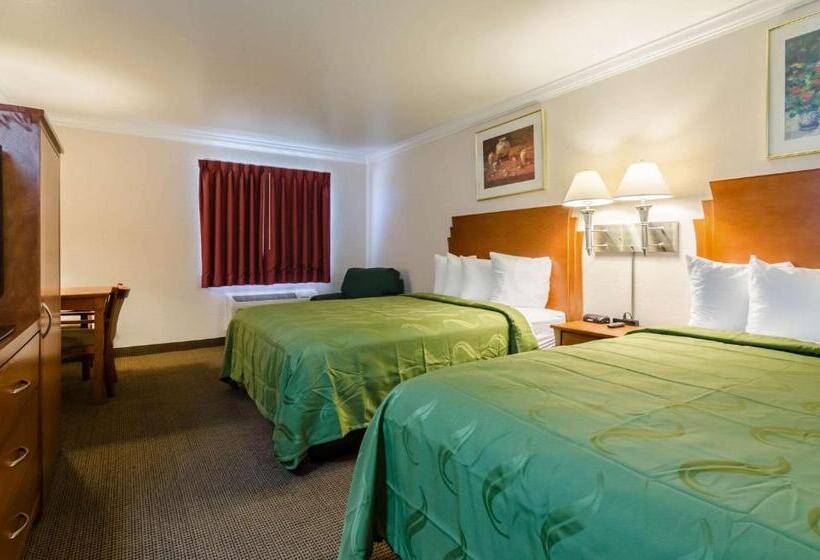 스위트, Quality Inn & Suites Salina