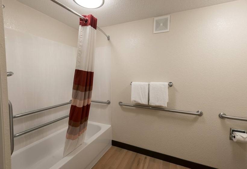 Номер Deluxe Адаптированный для Инвалидов, Red Roof Inn Raleigh Southwest  Cary