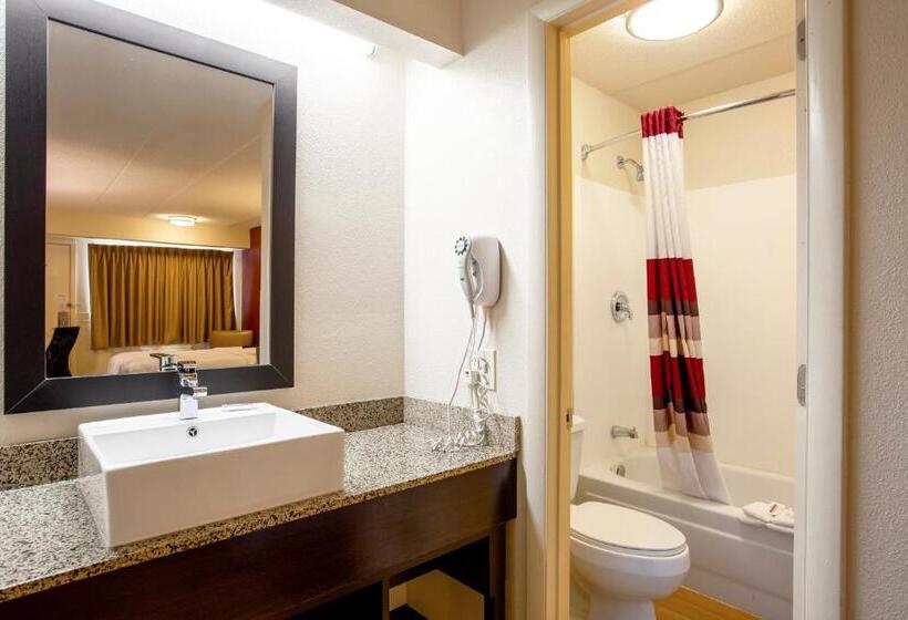 Номер Superior Кровать Кинг, Red Roof Inn Plus+ St Louis   Forest Park/ Hampton Ave 