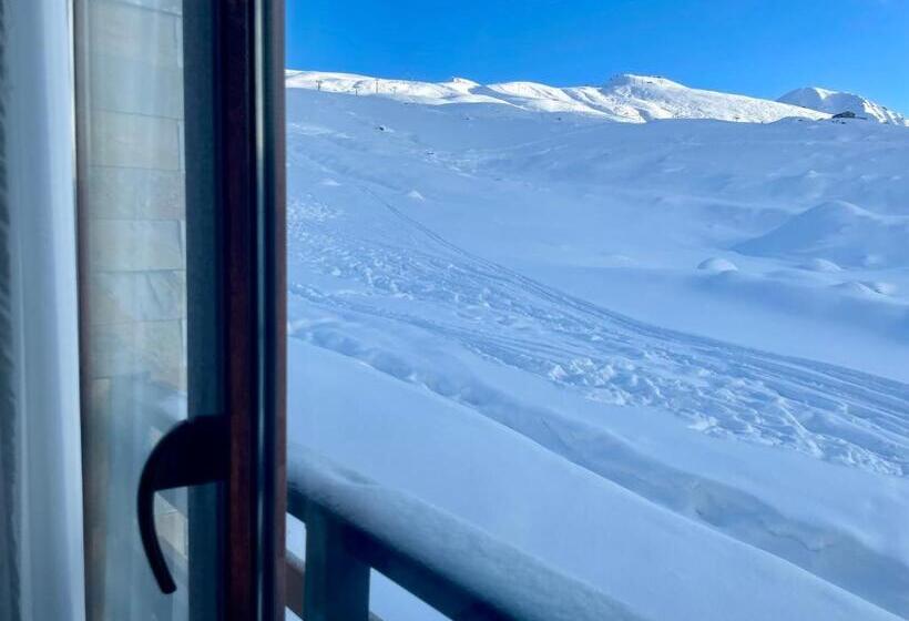 اتاق استاندارد با چشم‌انداز کوهستان, Gudauri Hillsite