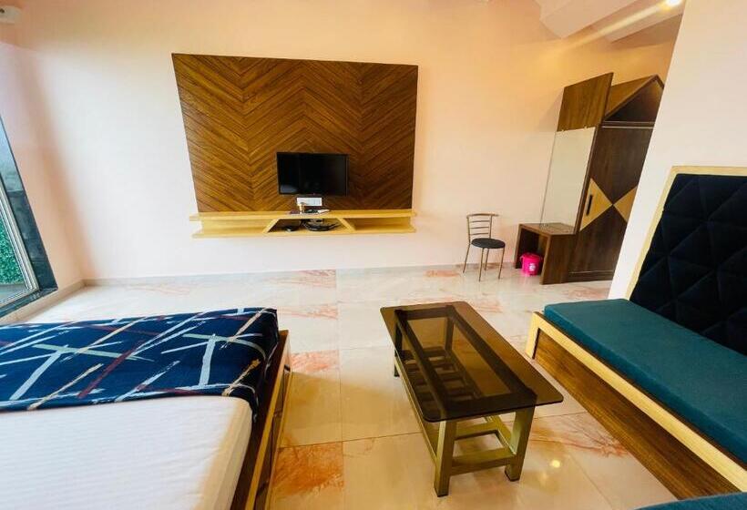 Люкс с Балконом, Saptarang Residency Panhala
