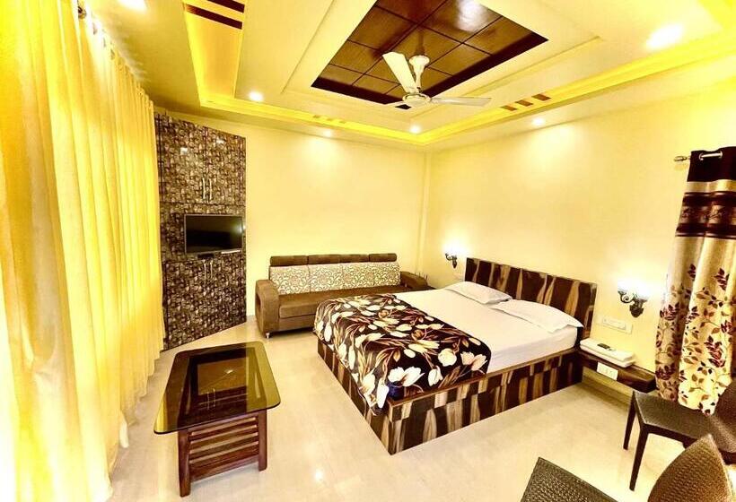Семейный Номер, Saptarang Residency Panhala