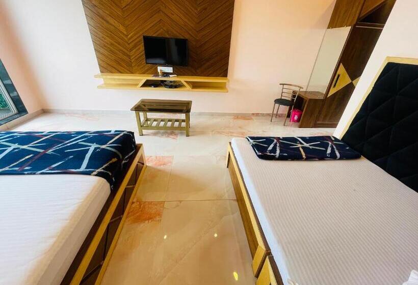 Люкс с Балконом, Saptarang Residency Panhala