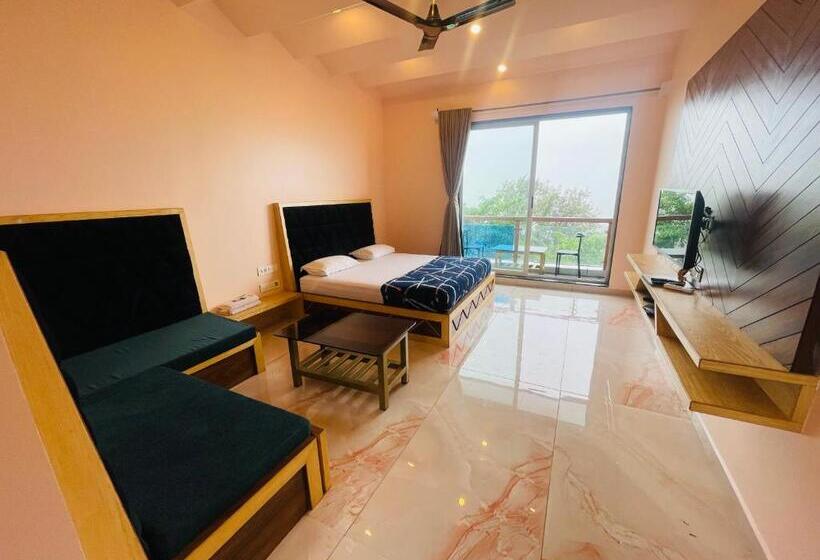 Люкс с Балконом, Saptarang Residency Panhala