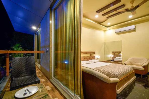 Семейный Номер, Saptarang Residency Panhala