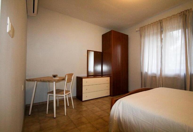 اتاق خانوادگی, Acerorosso B&b