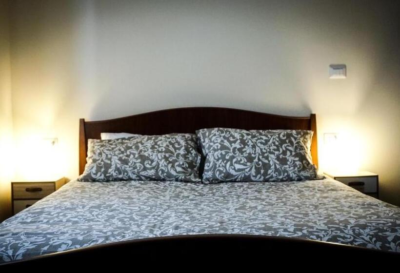 اتاق استاندارد سه نفره, Acerorosso B&b
