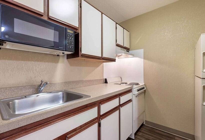 استودیوی لوکس, Extended Stay America Suites  Wichita  East