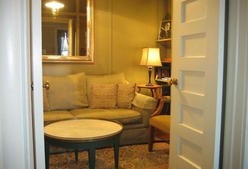 Suite, Morgan State House Inn