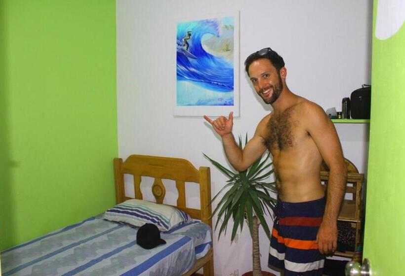 اتاق استاندارد یک نفره, Urcia Surf House
