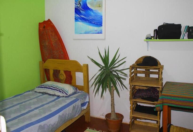 اتاق استاندارد یک نفره, Urcia Surf House