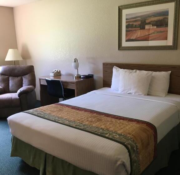 Номер Стандарт, Cassville Four Seasons Inn & Suites