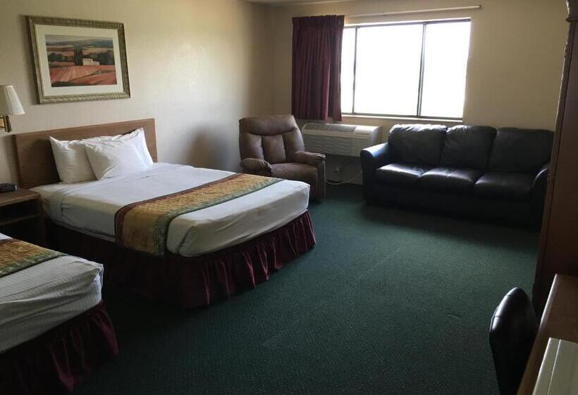 家庭套房, Cassville Four Seasons Inn & Suites