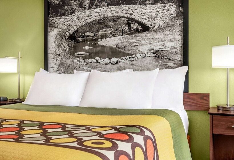 سوییت, Super 8 By Wyndham Ankeny/des Moines Area