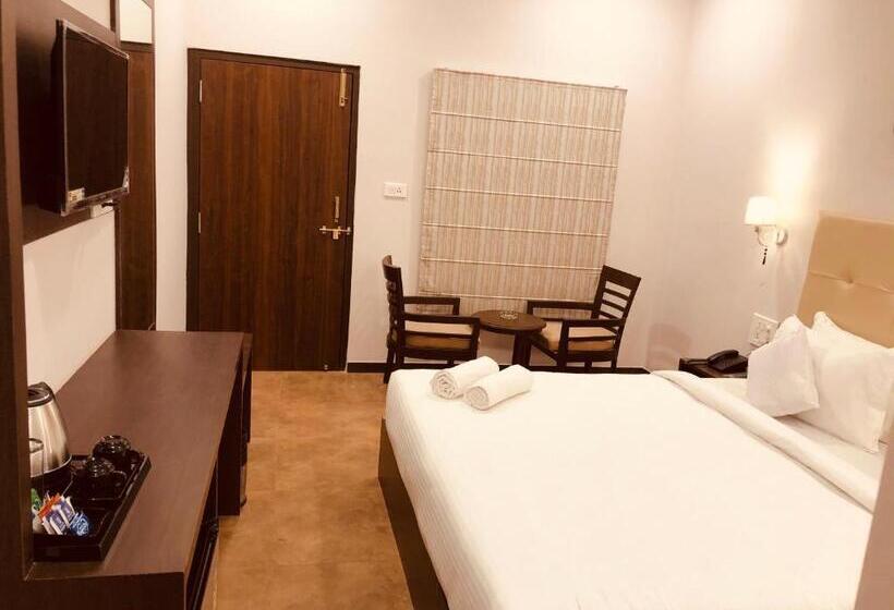 小室, Aurum Resorts