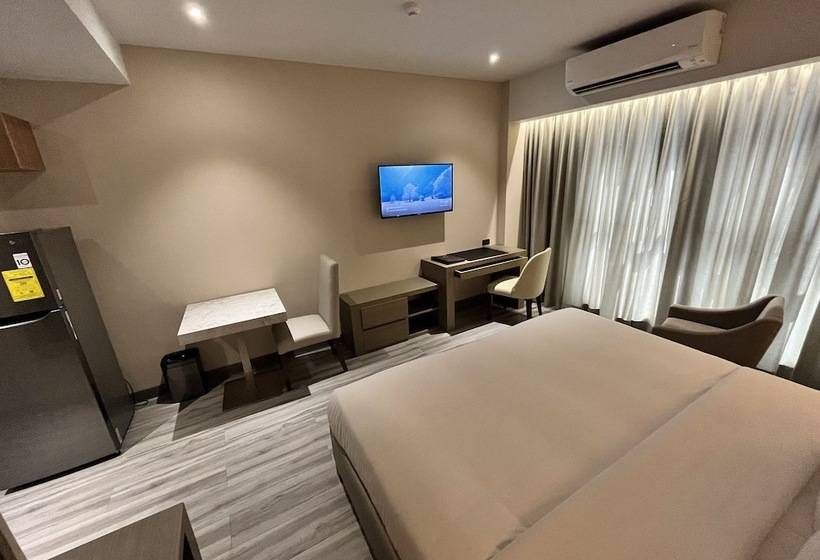 스탠다드 스튜디오, Capitol Hill Hotel And Suites