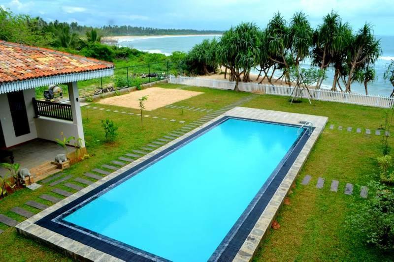 اتاق لوکس با بالکن و چشم‌انداز دریا, Guru Beach Resort