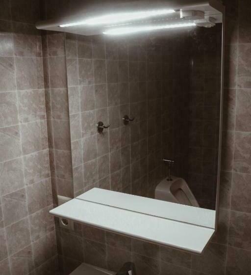تختخواب در اتاق مشترک, Hostel Hanza