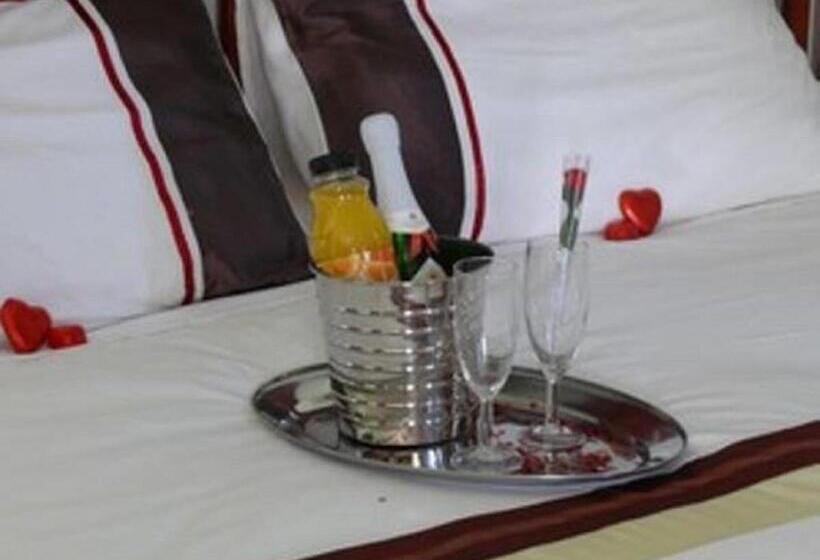 小室, Riverbend Self Catering Cottages