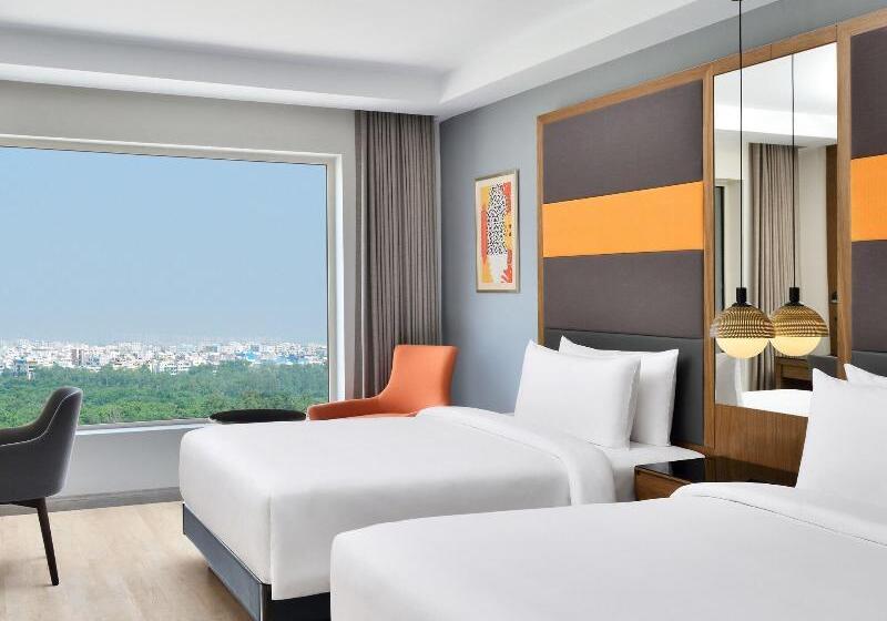 带大床的俱乐部房间, Le Meridien Hyderabad
