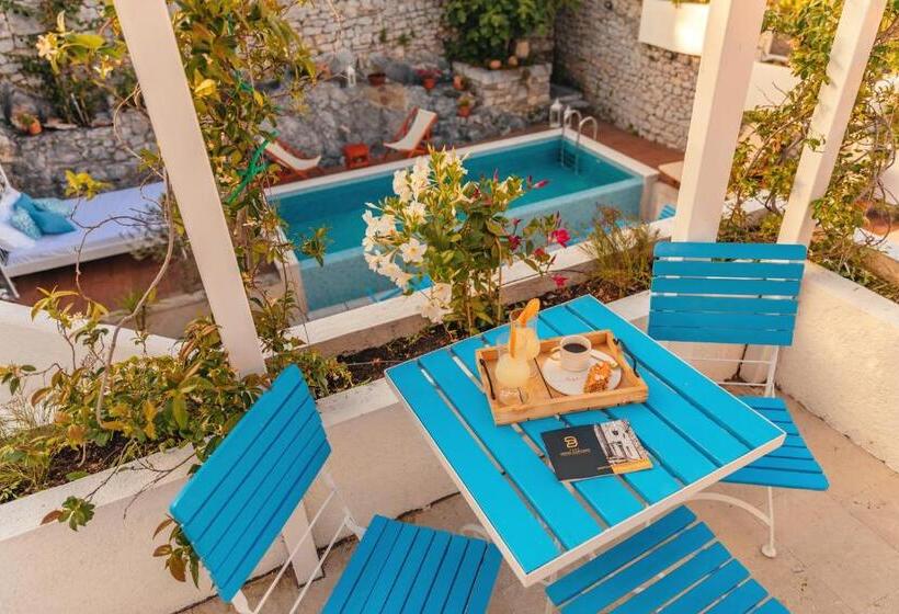 اتاق سوپریور با چشم‌انداز دریا, Boutique Hotel Capitano