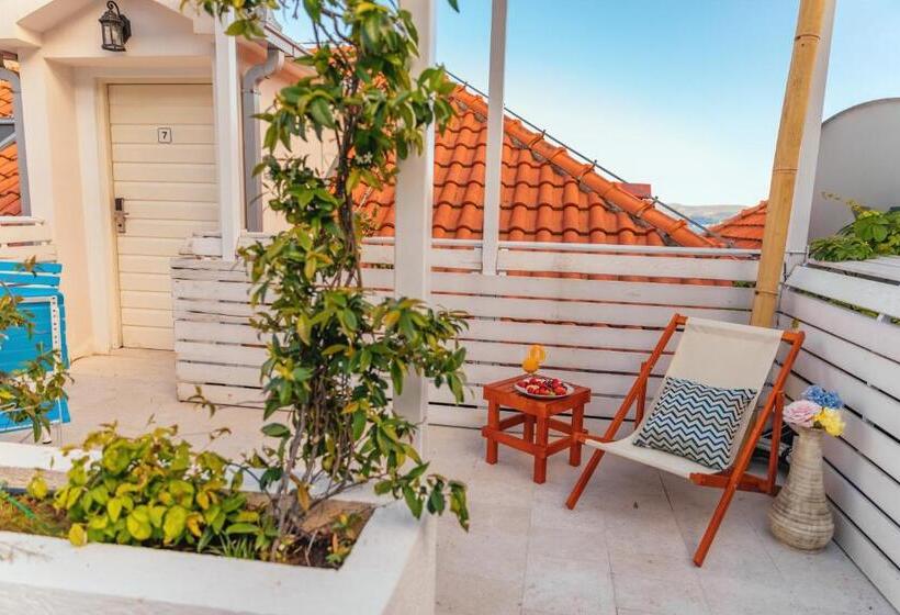 اتاق سوپریور با چشم‌انداز دریا, Boutique Hotel Capitano
