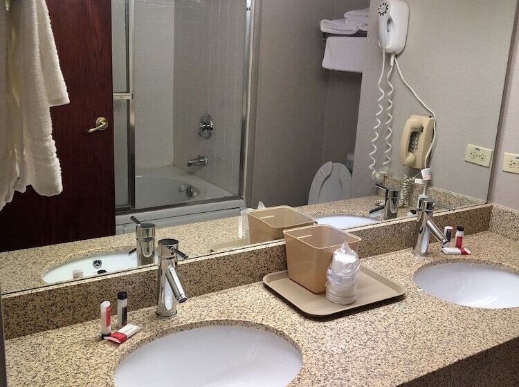 סוויטת 2 חדרי שינה, Super 8 By Wyndham Aurora/naperville Area