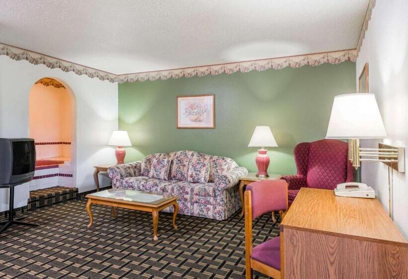 Студия Deluxe, Super 8 By Wyndham Coshocton Roscoe Village