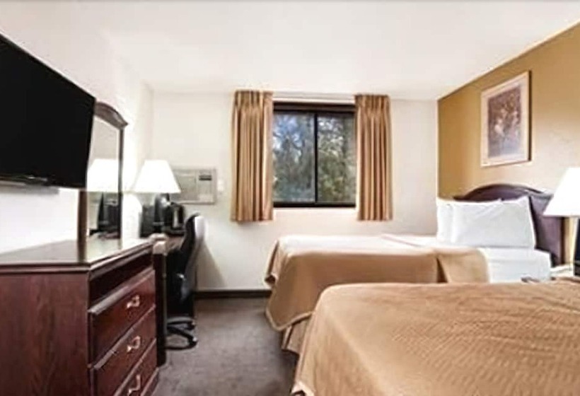 Номер Стандарт 2 Двуспальные Кровати, Travelodge By Wyndham La Porte/michigan City Area