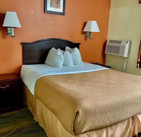 Номер Стандартный Кровать Куин, Travelodge By Wyndham La Porte/michigan City Area
