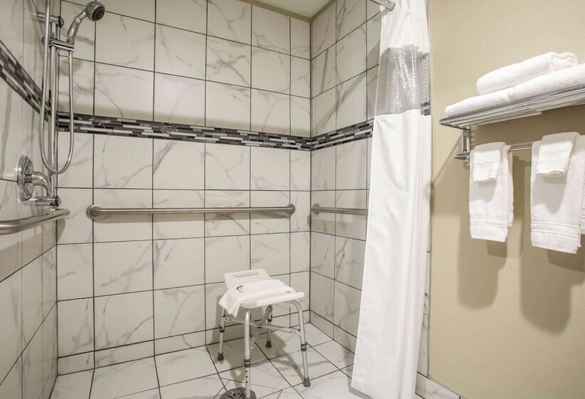 Люкс Deluxe Кровать Кинг, Travelodge By Wyndham Wahpeton
