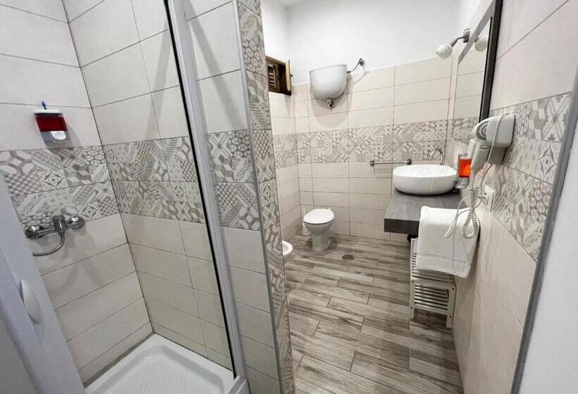 Номер Стандарт, Camere Dieci Maggio