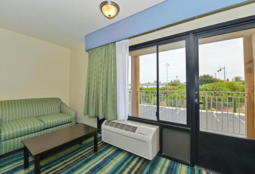 Люкс Кровать Кинг, Super 8 By Wyndham Vallejo/napa Valley