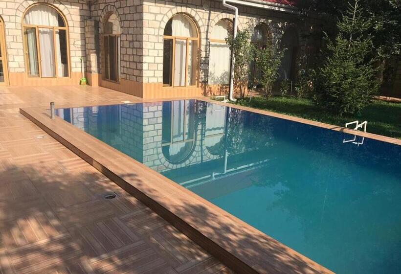استودیوی لوکس, Sheki Apartments