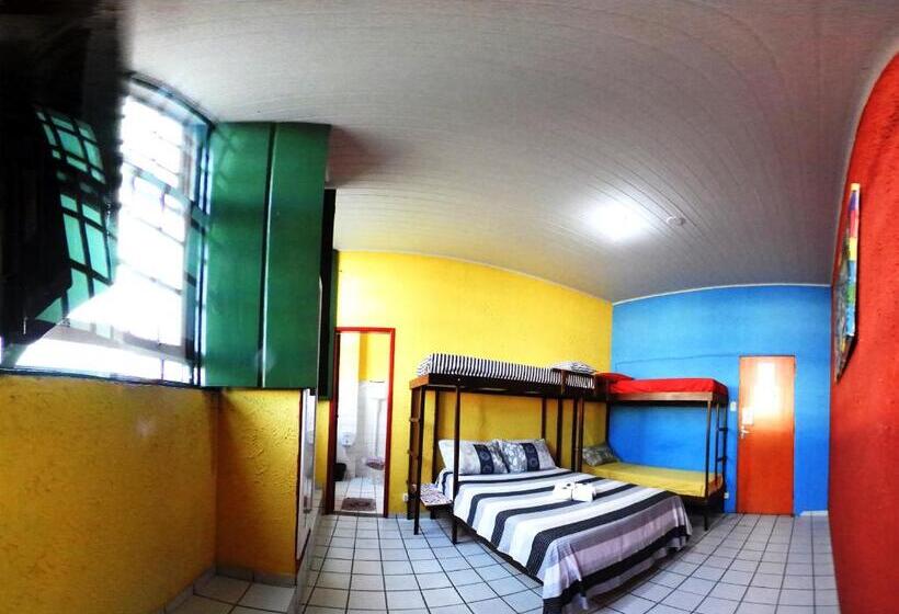 이코노이 4인룸, Hostel Cores Do Pelô