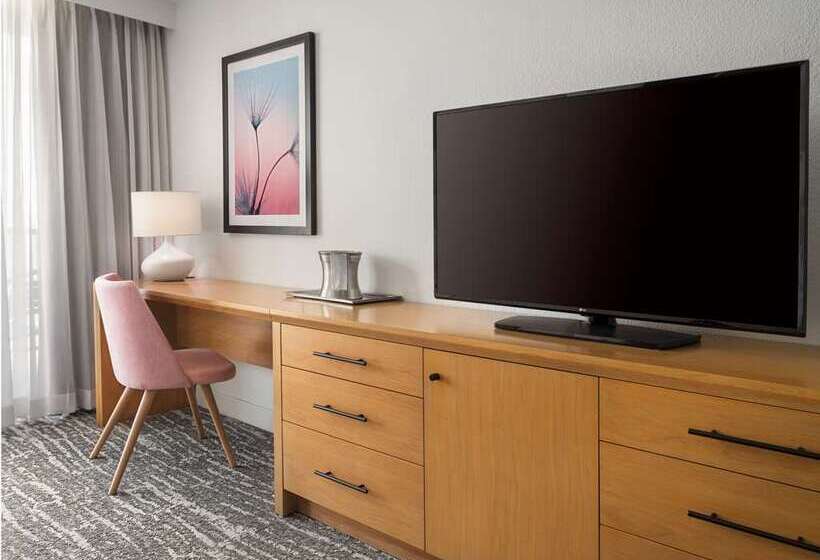 장애인용 디럭스룸, The Royal Senses Resort & Spa Crete, Curio Collection Hilton