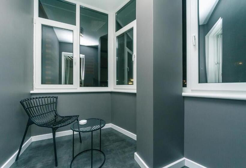 آپارتمان 1 خوابه با بالکن, Luxury Apartments Arena Guliver