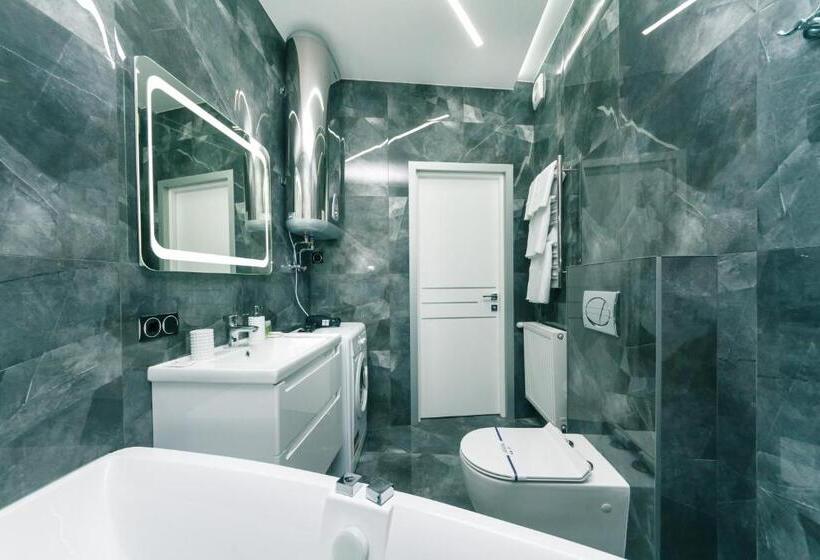 آپارتمان 1 خوابه با بالکن, Luxury Apartments Arena Guliver