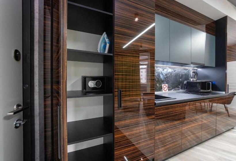 سوئیت با وان آب گرم, Luxury Apartments Arena Guliver