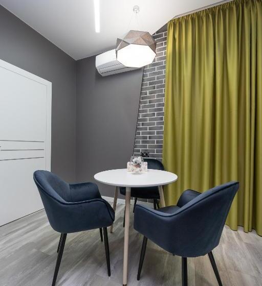 سوئیت با وان آب گرم, Luxury Apartments Arena Guliver