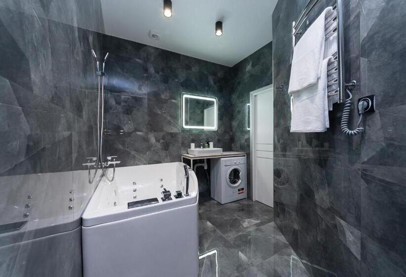 سوئیت با وان آب گرم, Luxury Apartments Arena Guliver