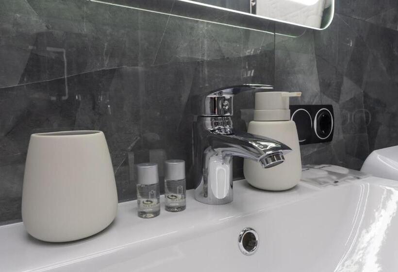 Deluxe Suite King Bed, Luxury Apartments Arena Guliver