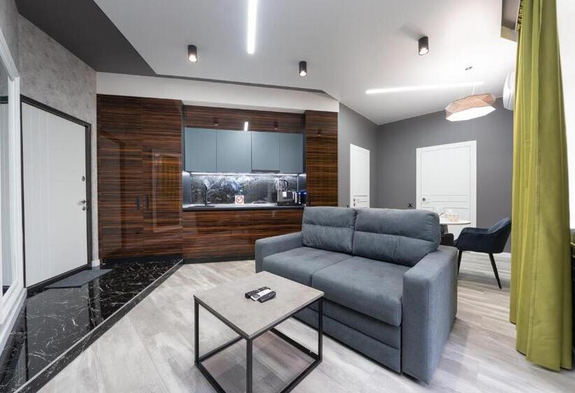 سوئیت با وان آب گرم, Luxury Apartments Arena Guliver