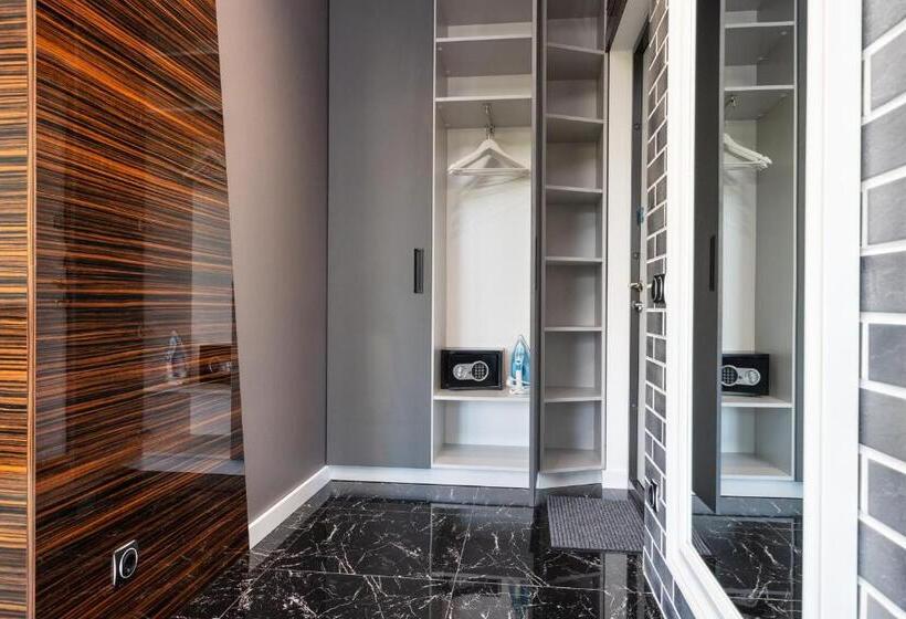 استودیوی استاندارد, Luxury Apartments Arena Guliver